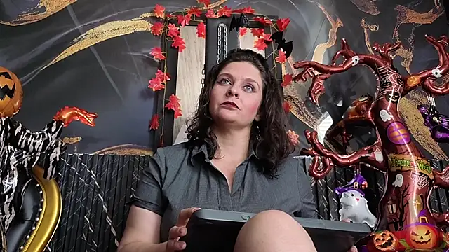 AmandaKovich online show from October 22, 7:35 pm