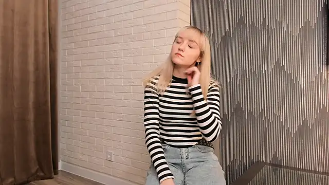 Snapshot of DaisyBelding chatting on February 19, 1:28 pm DaisyBelding online show from February 19, 1:28 pm