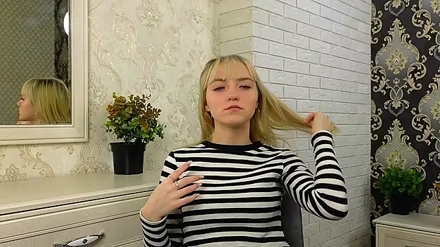 Snapshot of DaisyBelding chatting on February 20, 2:02 pm DaisyBelding online show from February 20, 2:02 pm