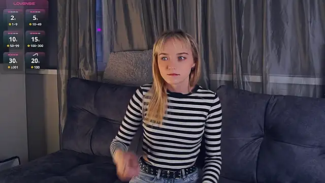 Snapshot of DaisyBelding chatting on March 9, 1:37 pm DaisyBelding online show from March 9, 1:37 pm