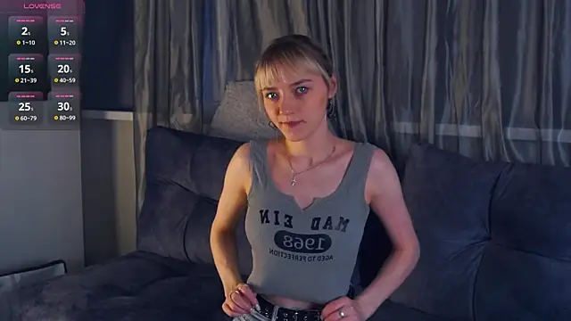 Snapshot of DaisyBelding chatting on March 10, 1:43 pm DaisyBelding online show from March 10, 1:43 pm