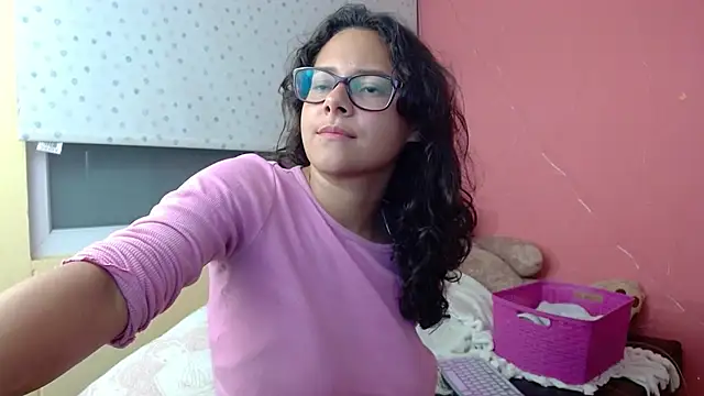 Snapshot of morahaze chatting on January 6, 12:27 am morahaze online show from January 6, 12:27 am