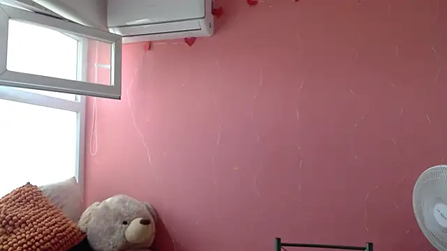 Snapshot of morahaze chatting on February 19, 5:27 pm morahaze online show from February 19, 5:27 pm