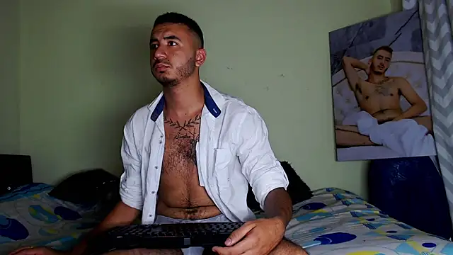 Snapshot of AdamParker_ chatting on November 25, 1:05 am AdamParker online show from November 25, 1:05 am