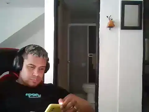 Snapshot of juniorguty chatting on February 20, 9:09 pm juniorguty online show from February 20, 9:09 pm