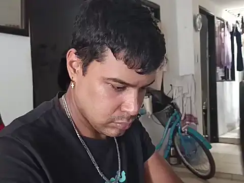 Snapshot of juniorguty chatting on November 9, 7:45 pm juniorguty online show from November 9, 7:45 pm