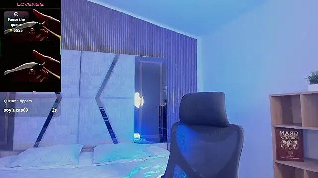 JacobRoberts1 online show from October 7, 8:17 pm