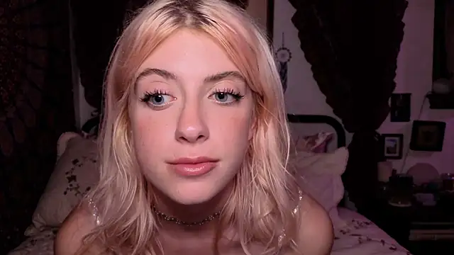Snapshot of sinfulblonde1 chatting on May 9, 8:08 am sinfulblonde1 online show from May 9, 8:08 am