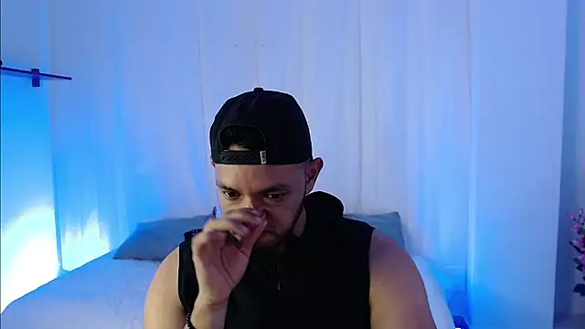 Snapshot of Double_R12 chatting on March 12, 9:13 pm Double R12 online show from March 12, 9:13 pm