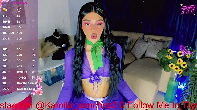 Snapshot of cherry_crushx chatting on May 10, 7:13 am cherry crushx online show from May 10, 7:13 am