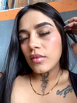 Snapshot of Emily_sharlot chatting on October 17, 5:59 pm Emily sharlot online show from October 17, 5:59 pm