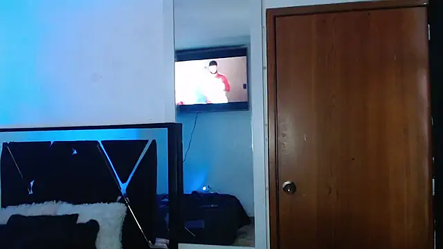 Snapshot of Smith_boy_25 chatting on February 18, 10:03 pm Smith boy 25 online show from February 18, 10:03 pm