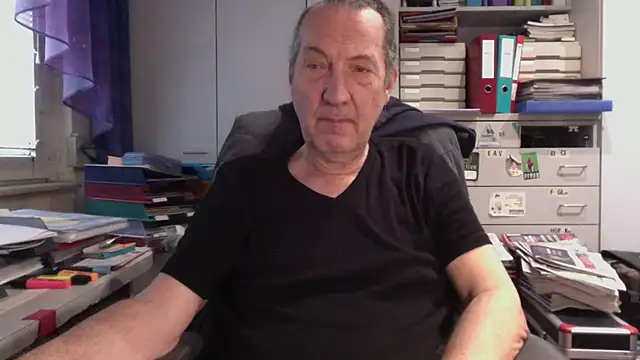 Snapshot of HMStraps01 chatting on February 26, 8:26 am HMStraps01 online show from February 26, 8:26 am