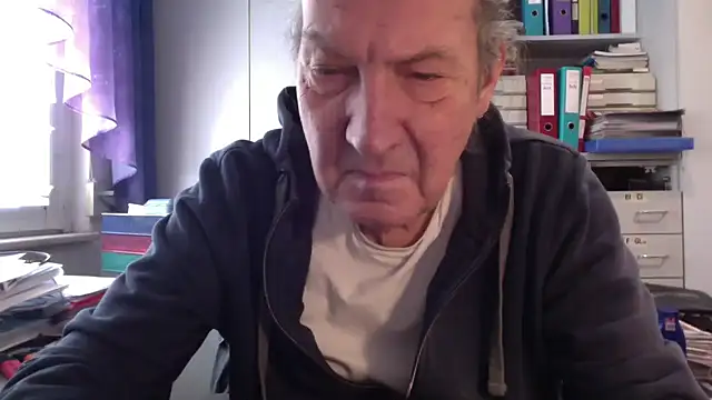 Snapshot of HMStraps01 chatting on March 4, 12:55 pm HMStraps01 online show from March 4, 12:55 pm