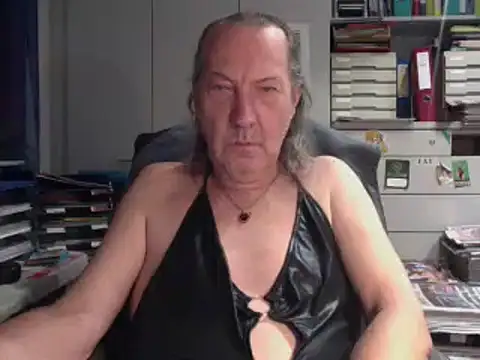 Snapshot of HMStraps01 chatting on November 5, 6:08 pm HMStraps01 online show from November 5, 6:08 pm