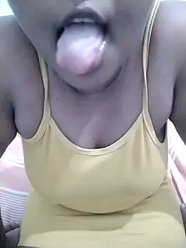 Snapshot of SLbeaty chatting on March 28, 5:34 pm SLbeaty online show from March 28, 5:34 pm