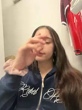 sexymelli18 online show from May 13, 7:39 am