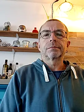 Snapshot of Xavspank2 chatting on October 15, 10:04 am Xavspank2 online show from October 15, 10:04 am