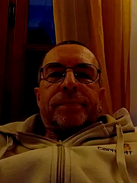 Snapshot of Xavspank2 chatting on February 8, 5:38 pm Xavspank2 online show from February 8, 5:38 pm