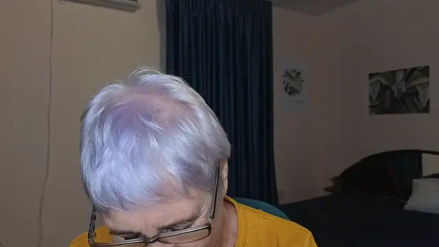 Sandra Snowflake online show from November 12, 11:10 am