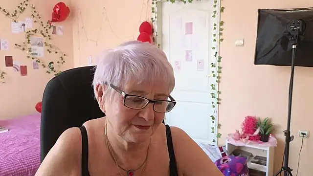 Sandra Snowflake online show from March 25, 11:05 am