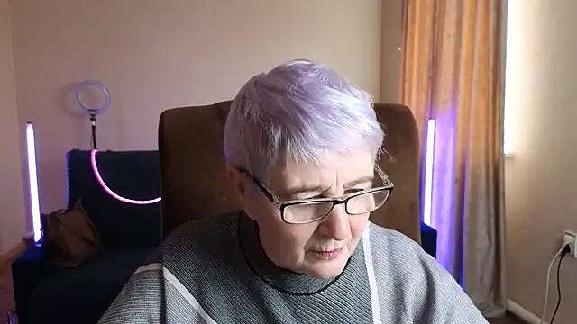 Sandra Snowflake online show from April 8, 12:16 pm