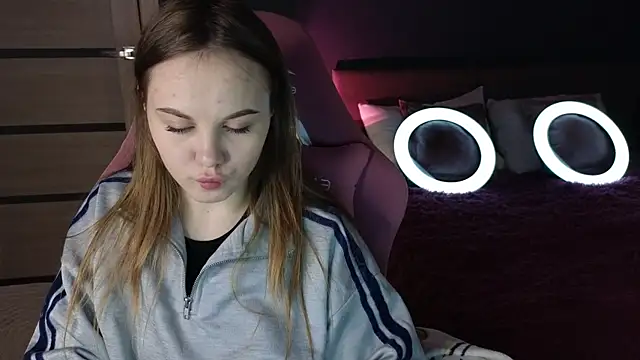 Snapshot of Dyna_bae chatting on October 8, 8:12 am Dyna bae online show from October 8, 8:12 am