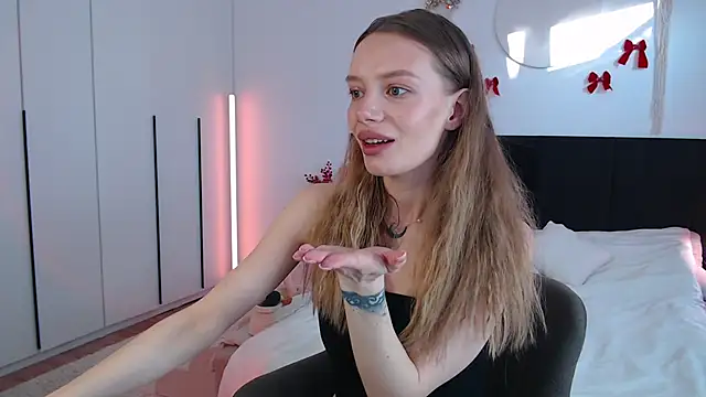 LunaticaBae online show from February 3, 3:37 am