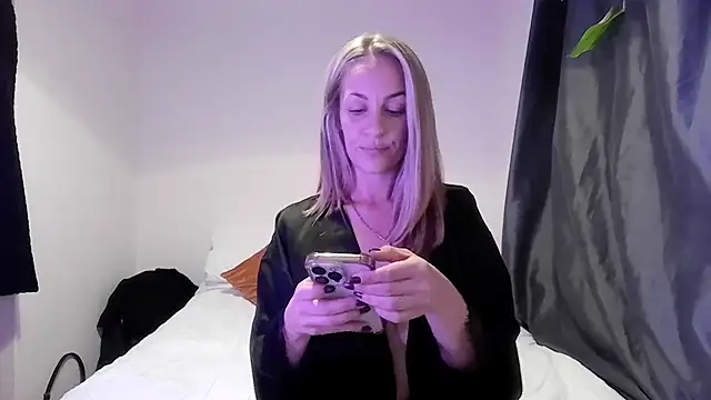 Snapshot of Edenfox- chatting on September 21, 8:21 pm Edenfox- online show from September 21, 8:21 pm