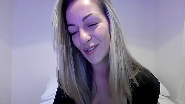 Snapshot of Edenfox- chatting on November 6, 11:00 am Edenfox- online show from November 6, 11:00 am