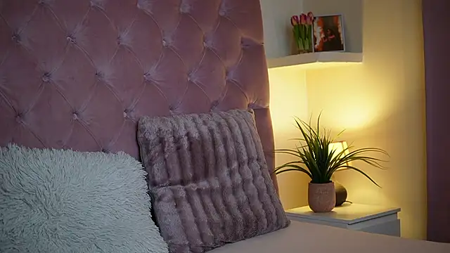 Snapshot of MaiaMini chatting on September 9, 6:40 pm MaiaMini online show from September 9, 6:40 pm