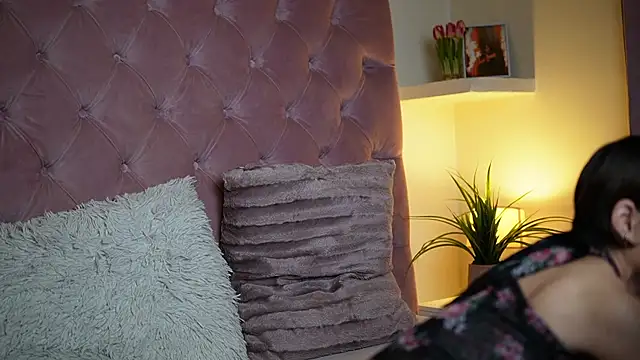 Snapshot of MaiaMini chatting on October 10, 10:53 pm MaiaMini online show from October 10, 10:53 pm