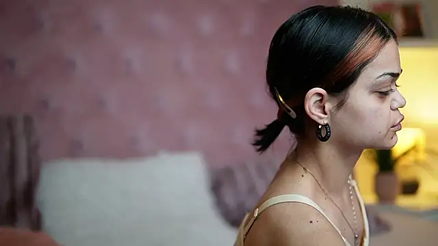 Snapshot of MaiaMini chatting on February 15, 7:54 pm MaiaMini online show from February 15, 7:54 pm