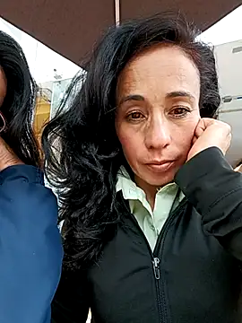 Snapshot of Coeur_de_luxure chatting on February 15, 8:54 pm Coeur de luxure online show from February 15, 8:54 pm