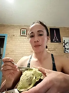 Snapshot of Coeur_de_luxure chatting on February 16, 9:05 pm Coeur de luxure online show from February 16, 9:05 pm