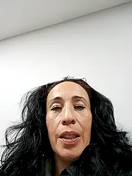 Snapshot of Coeur_de_luxure chatting on February 17, 7:31 pm Coeur de luxure online show from February 17, 7:31 pm