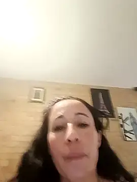 Snapshot of Coeur_de_luxure chatting on February 23, 7:49 pm Coeur de luxure online show from February 23, 7:49 pm