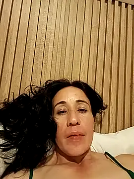 Snapshot of Coeur_de_luxure chatting on March 3, 2:15 am Coeur de luxure online show from March 3, 2:15 am