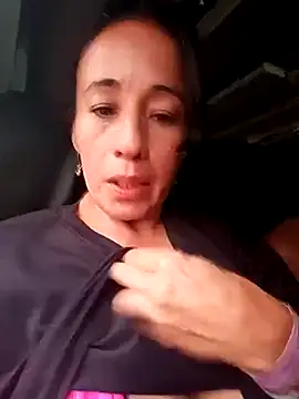 Snapshot of Coeur_de_luxure chatting on March 3, 12:58 pm Coeur de luxure online show from March 3, 12:58 pm