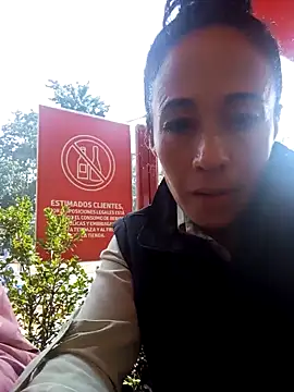 Snapshot of Coeur_de_luxure chatting on March 15, 2:01 pm Coeur de luxure online show from March 15, 2:01 pm