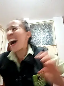 Snapshot of Coeur_de_luxure chatting on March 19, 8:11 pm Coeur de luxure online show from March 19, 8:11 pm