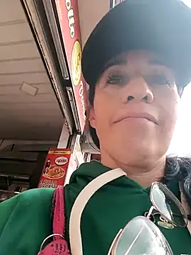 Snapshot of Coeur_de_luxure chatting on September 15, 8:53 pm Coeur de luxure online show from September 15, 8:53 pm