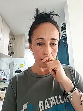 Snapshot of Coeur_de_luxure chatting on September 16, 7:15 pm Coeur de luxure online show from September 16, 7:15 pm