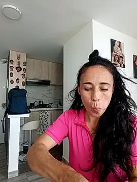 Snapshot of Coeur_de_luxure chatting on September 24, 7:39 pm Coeur de luxure online show from September 24, 7:39 pm