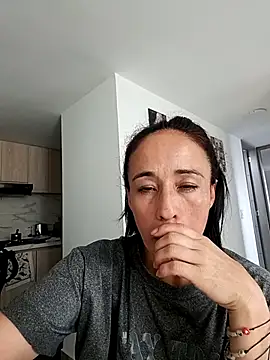 Snapshot of Coeur_de_luxure chatting on October 4, 7:56 pm Coeur de luxure online show from October 4, 7:56 pm