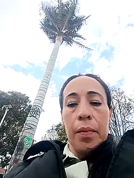 Snapshot of Coeur_de_luxure chatting on October 9, 2:15 pm Coeur de luxure online show from October 9, 2:15 pm