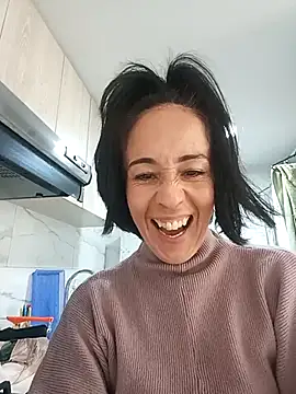 Snapshot of Coeur_de_luxure chatting on October 13, 4:51 pm Coeur de luxure online show from October 13, 4:51 pm