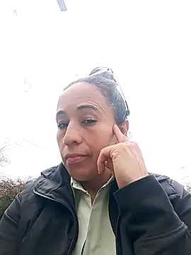 Snapshot of Coeur_de_luxure chatting on October 17, 3:47 pm Coeur de luxure online show from October 17, 3:47 pm