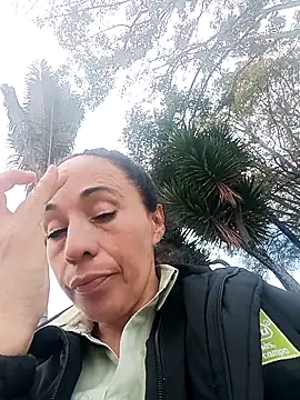 Snapshot of Coeur_de_luxure chatting on October 29, 5:25 pm Coeur de luxure online show from October 29, 5:25 pm