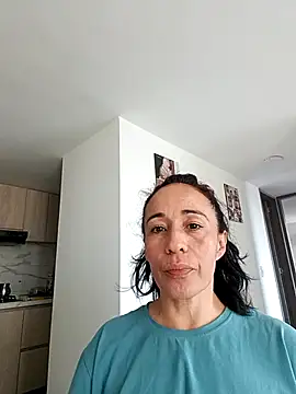 Snapshot of Coeur_de_luxure chatting on November 3, 3:02 pm Coeur de luxure online show from November 3, 3:02 pm